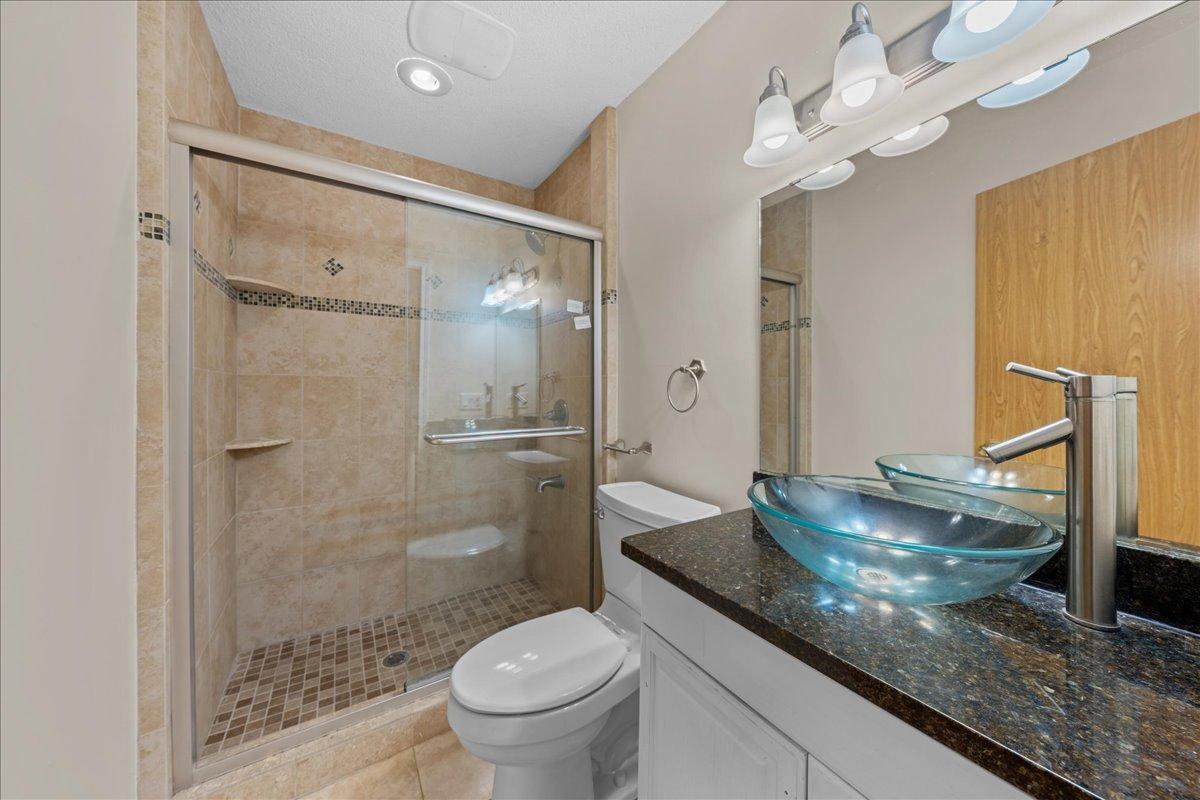 Main level Bath