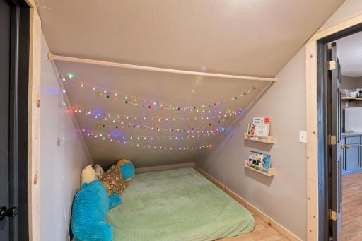 Reading/sleeping Cubby space!!