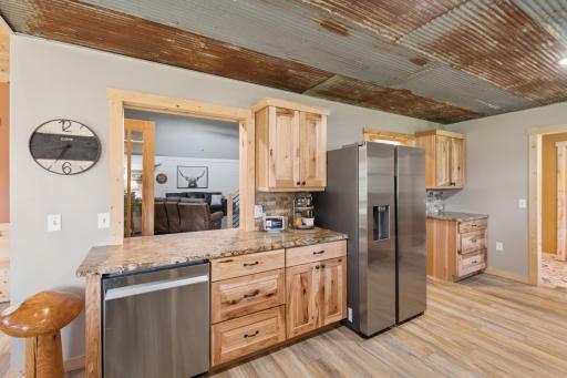 Granite counter, SS appliances, pass thru kitchen/bar