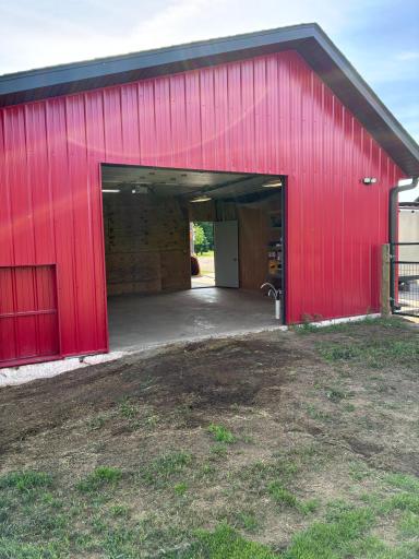 Side door opens up to 6 fenced in acres