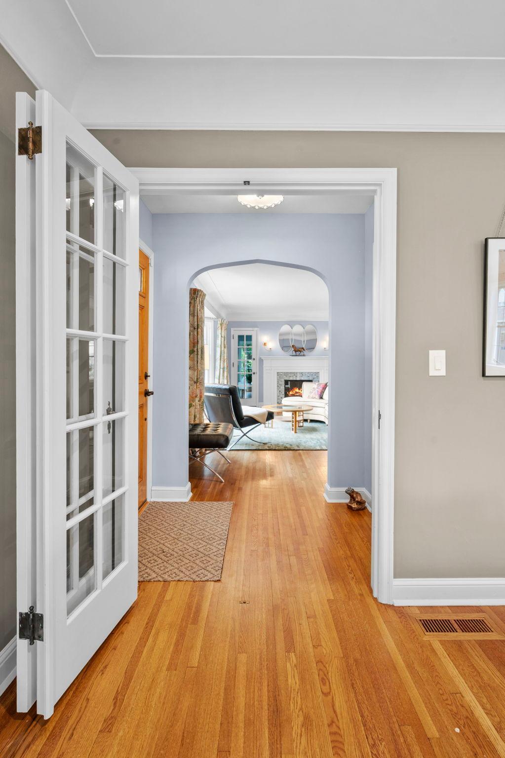 60-web-or-mls-200 Thomas Ave S-203.jpg