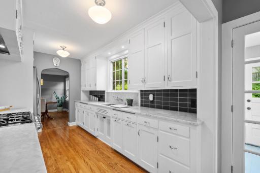 200 Thomas Avenue S, Minneapolis, MN 55405