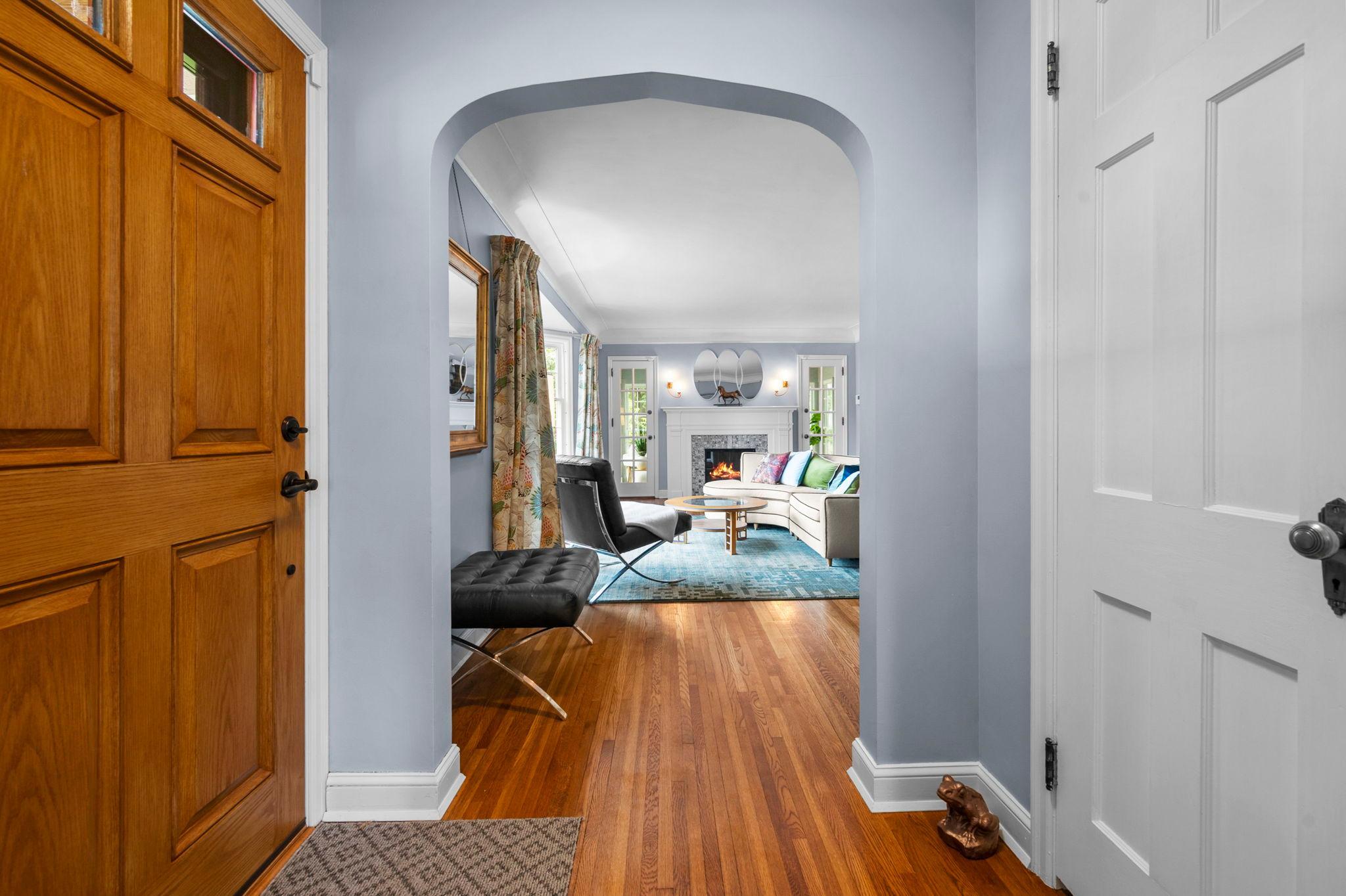 23-web-or-mls-200 Thomas Ave S-4.jpg