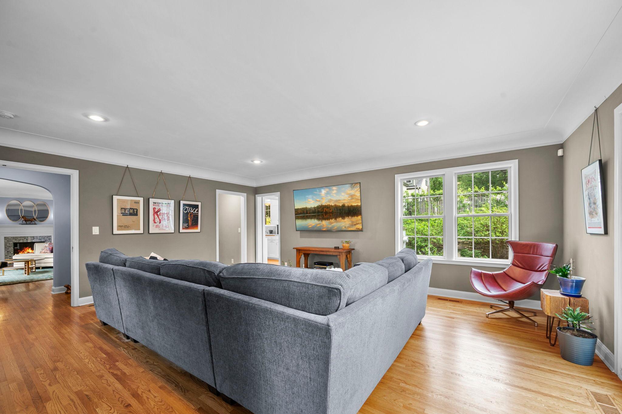 53-web-or-mls-200 Thomas Ave S-163.jpg