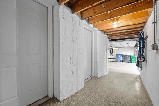 200 Thomas Avenue S, Minneapolis, MN 55405