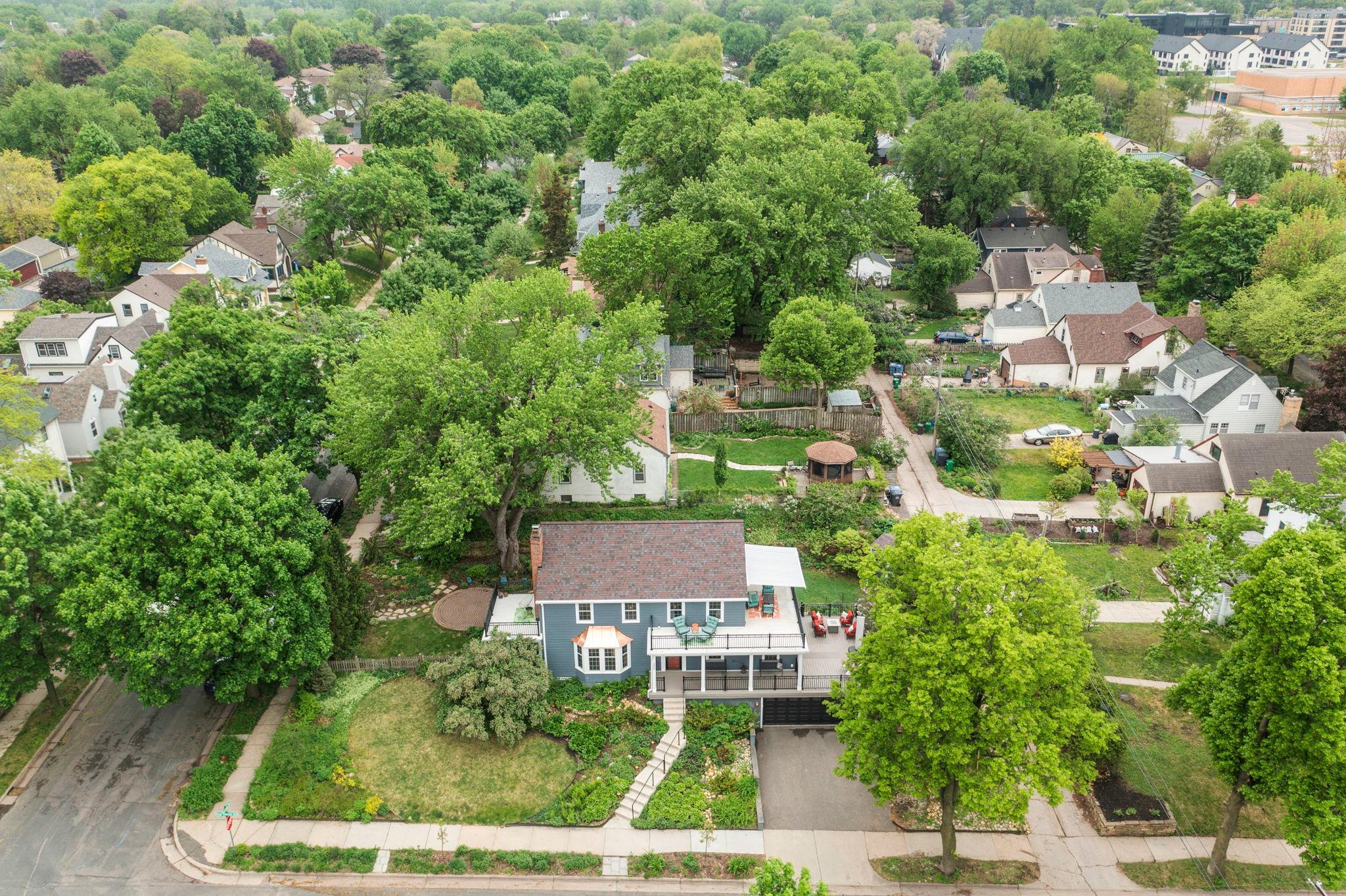 7-web-or-mls-200 Thomas Ave S-580.jpg