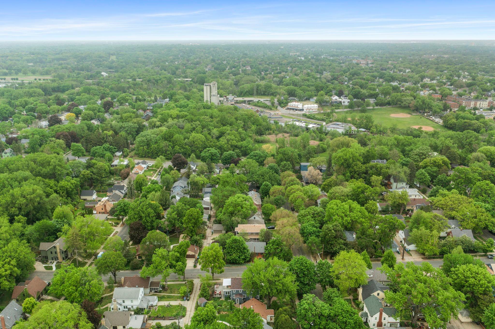 129-web-or-mls-200 Thomas Ave S-568.jpg