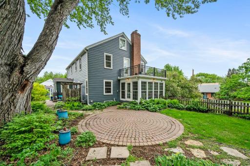 200 Thomas Avenue S, Minneapolis, MN 55405