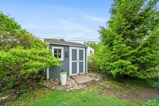 200 Thomas Avenue S, Minneapolis, MN 55405