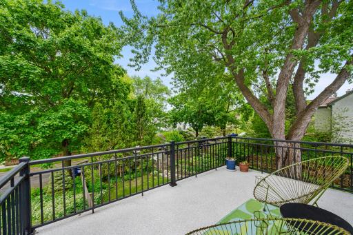 200 Thomas Avenue S, Minneapolis, MN 55405