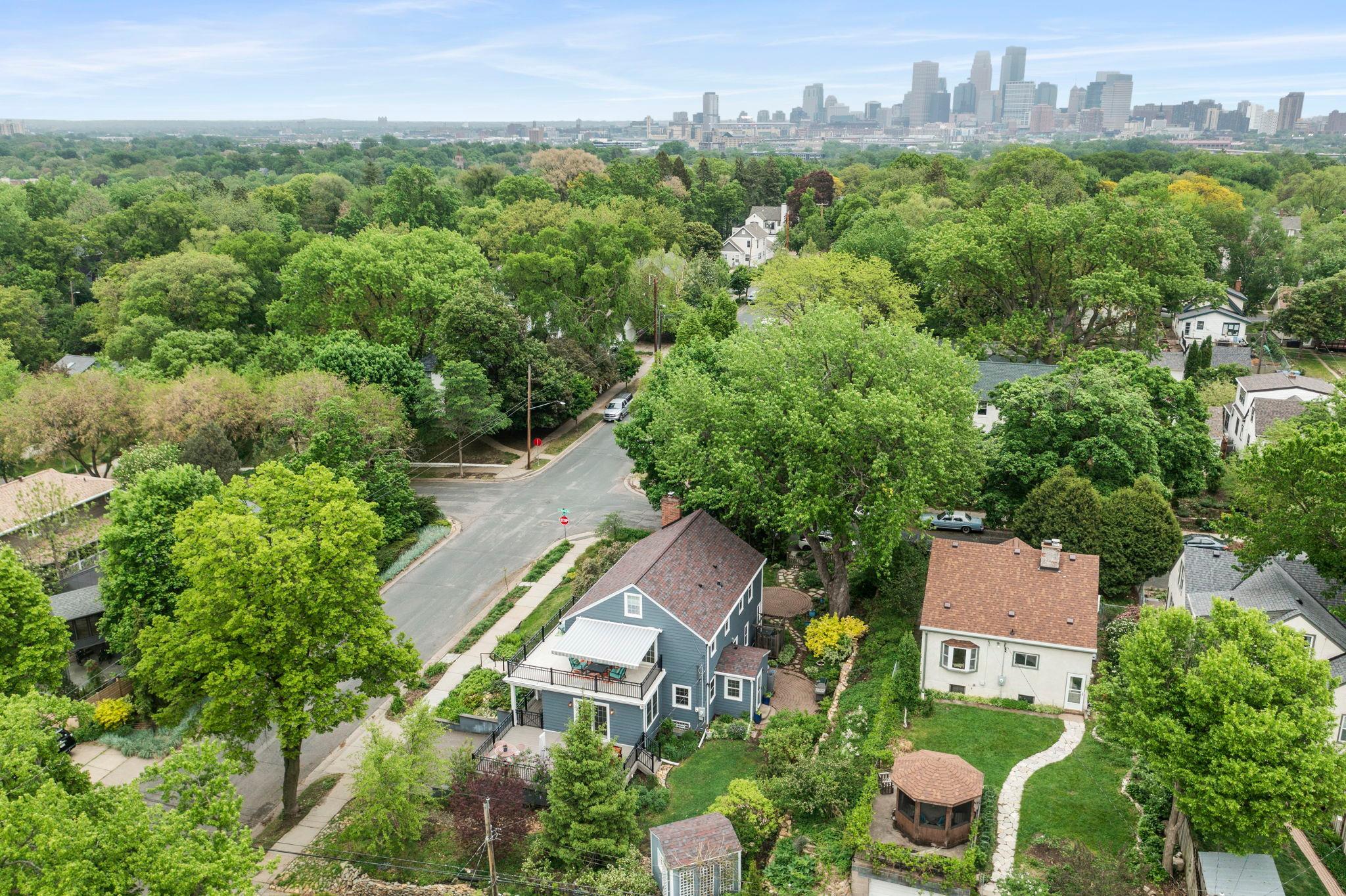 126-web-or-mls-200 Thomas Ave S-574.jpg