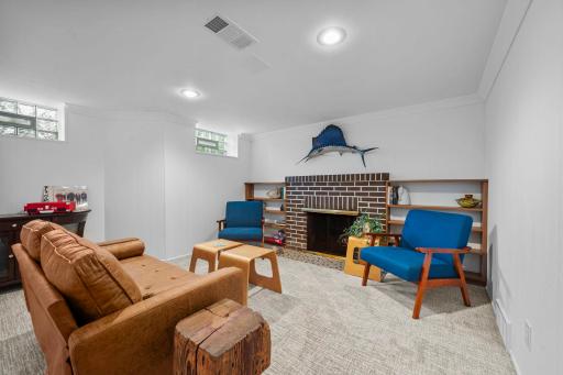 94-web-or-mls-200 Thomas Ave S-353 (2).jpg