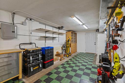 111-web-or-mls-200 Thomas Ave S-18 (2).jpg