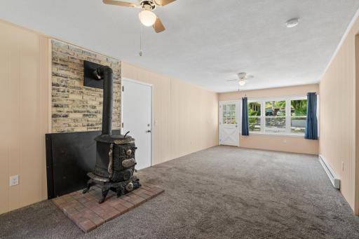 The original stove has been preserved and ready for buyer to hook up