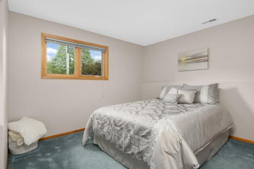 654 Tanglewood Drive, Saint Paul, MN 55126
