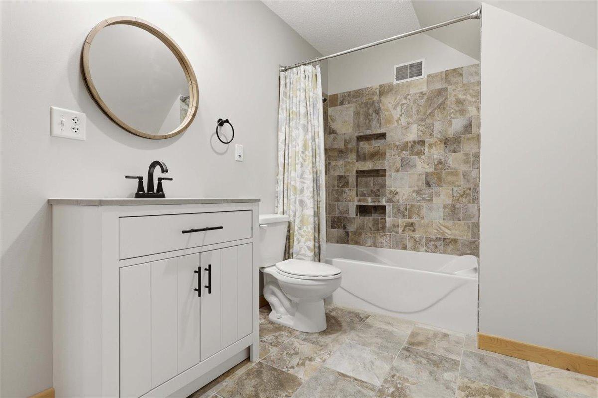 11-11370 Gem St_Milaca-2.jpg