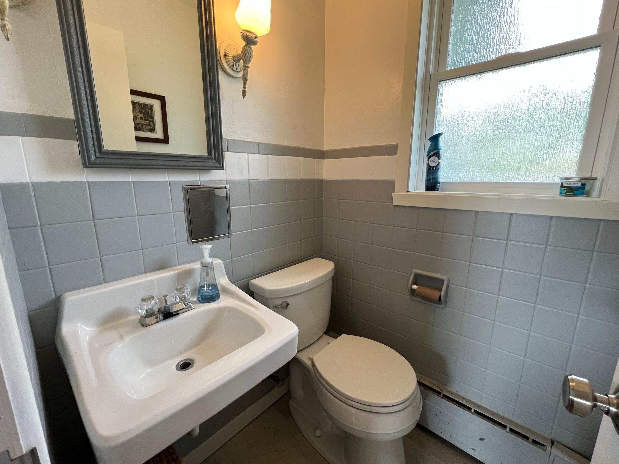 1/2 Bath
