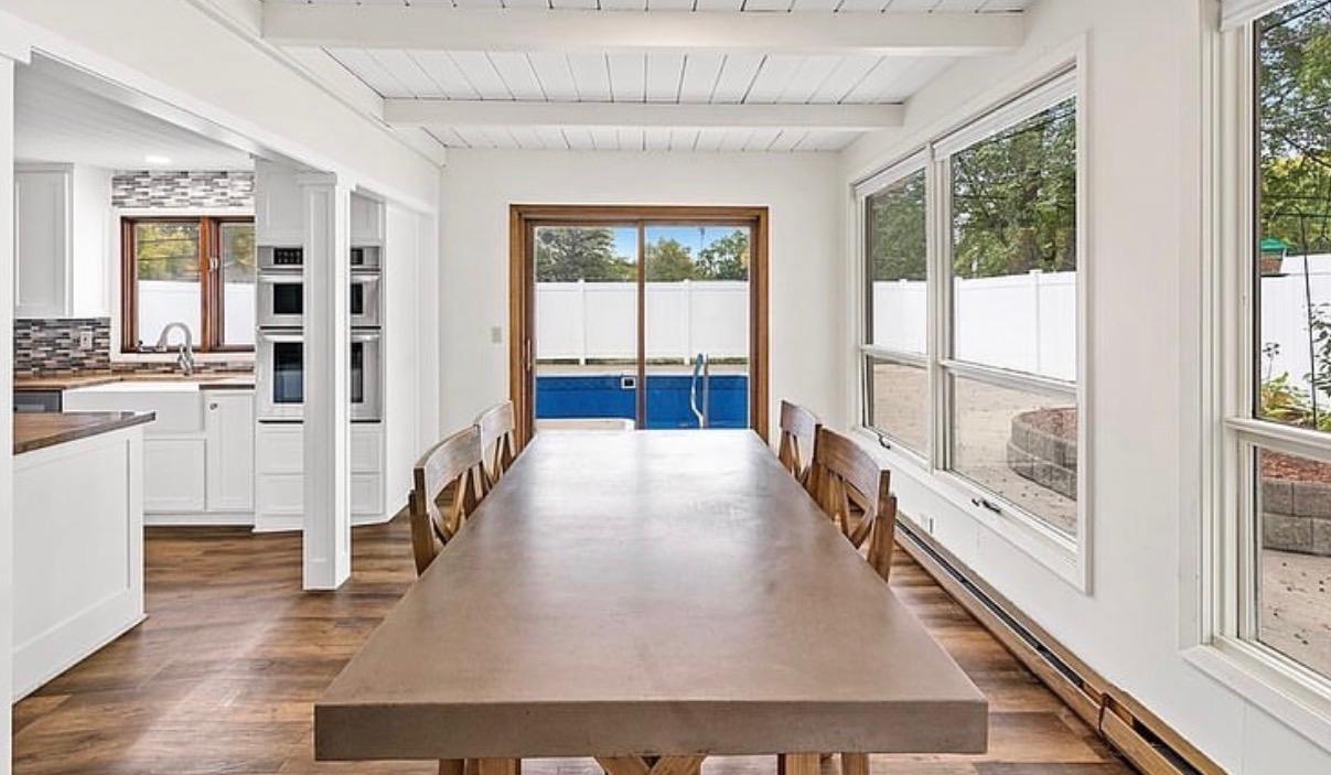 Great light filled dining area that leads out to the pool and patio area.