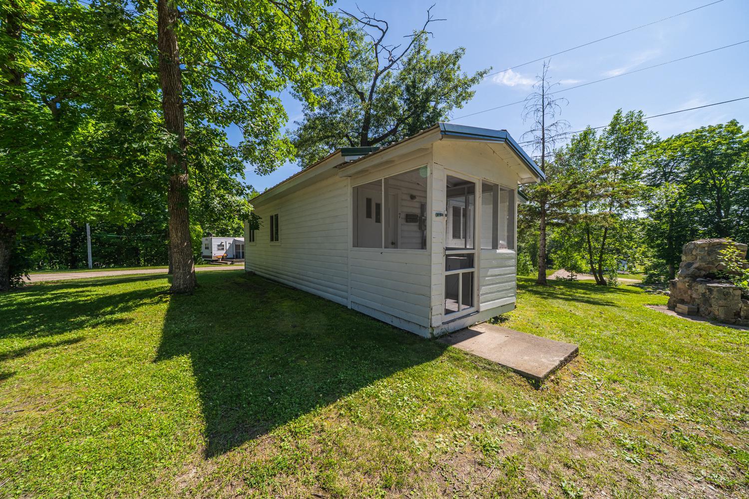 Cabin 1 front.jpg