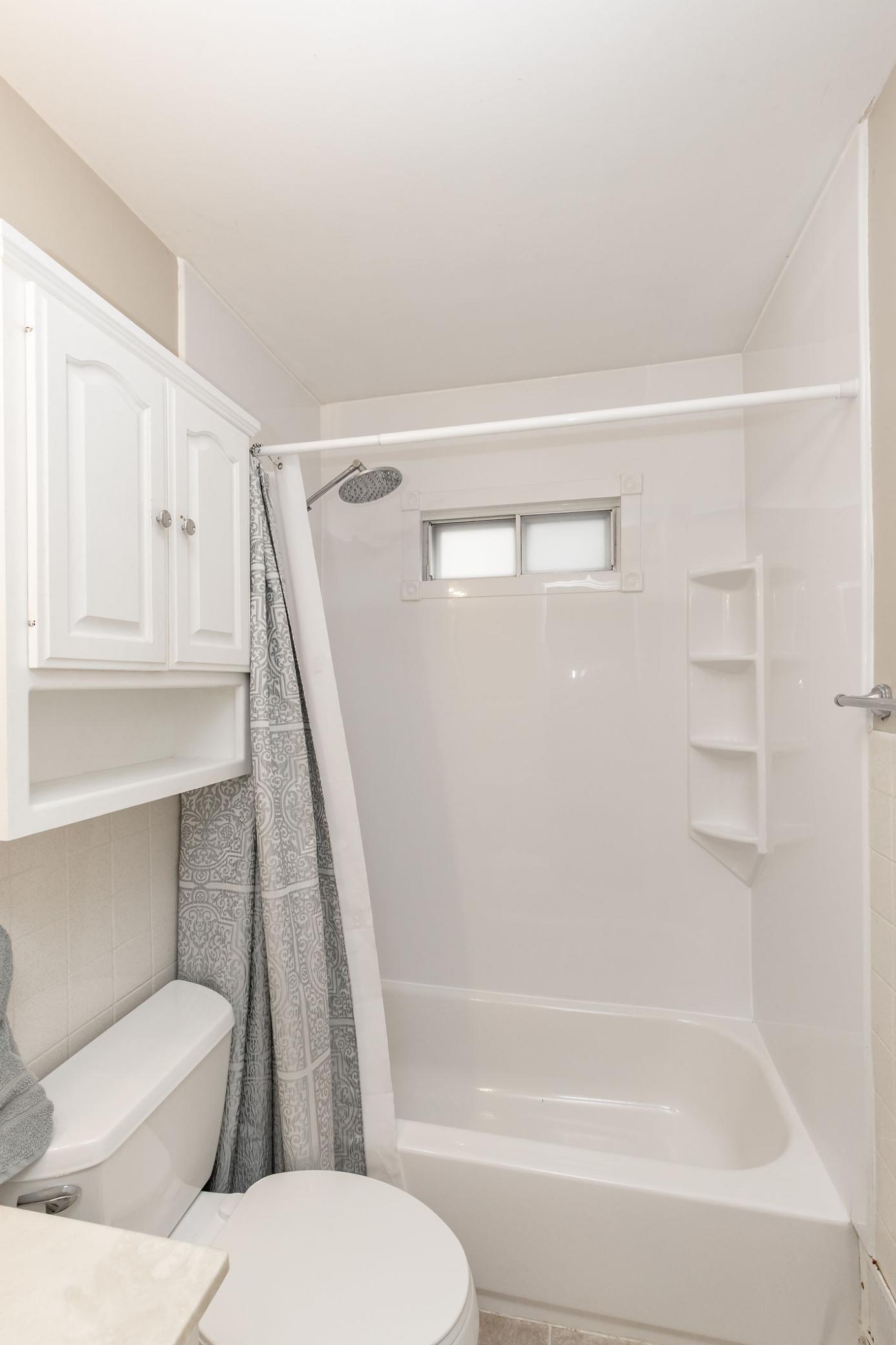 Main Floor Full Bath
