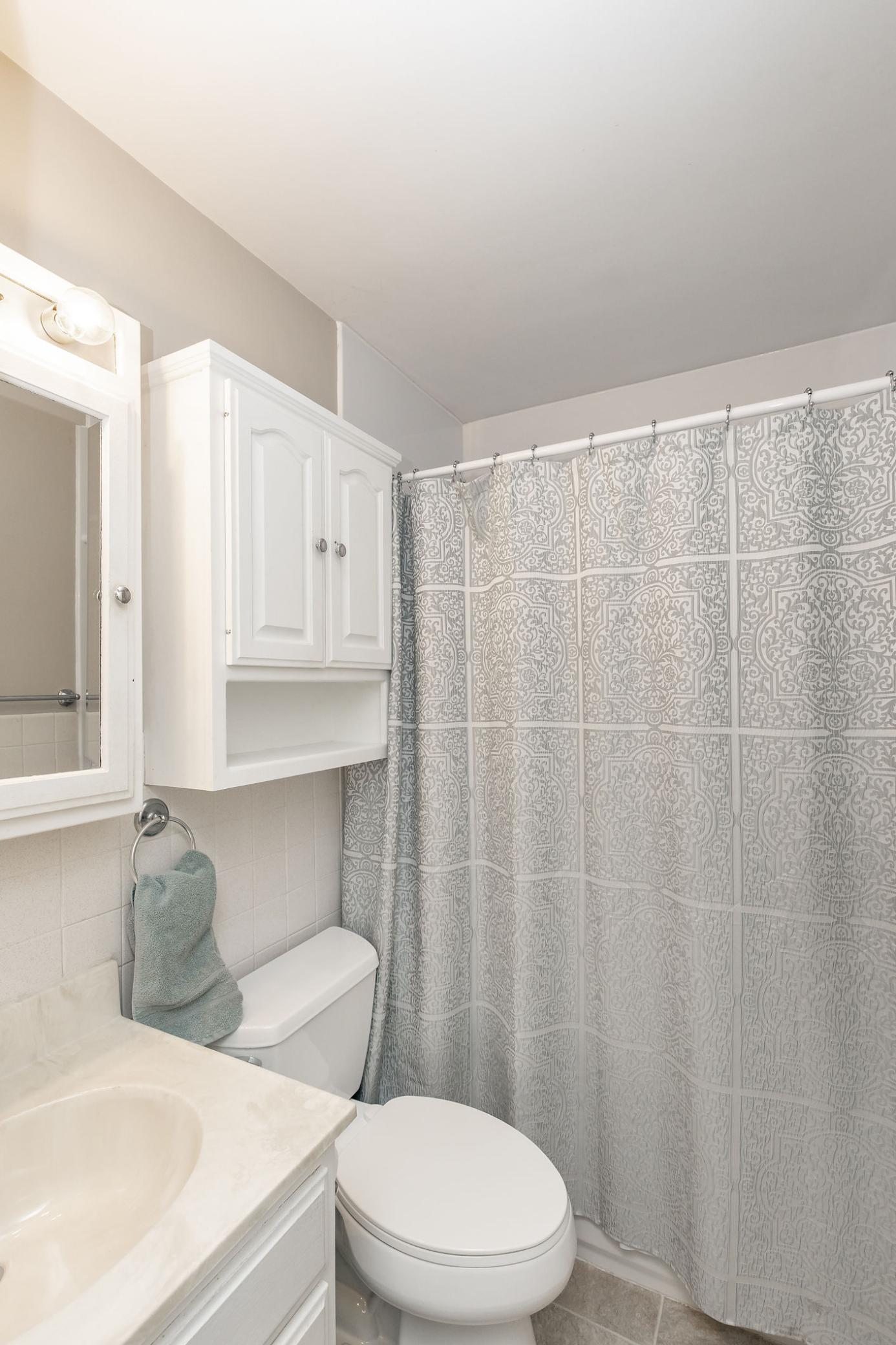 Main Floor Full Bath