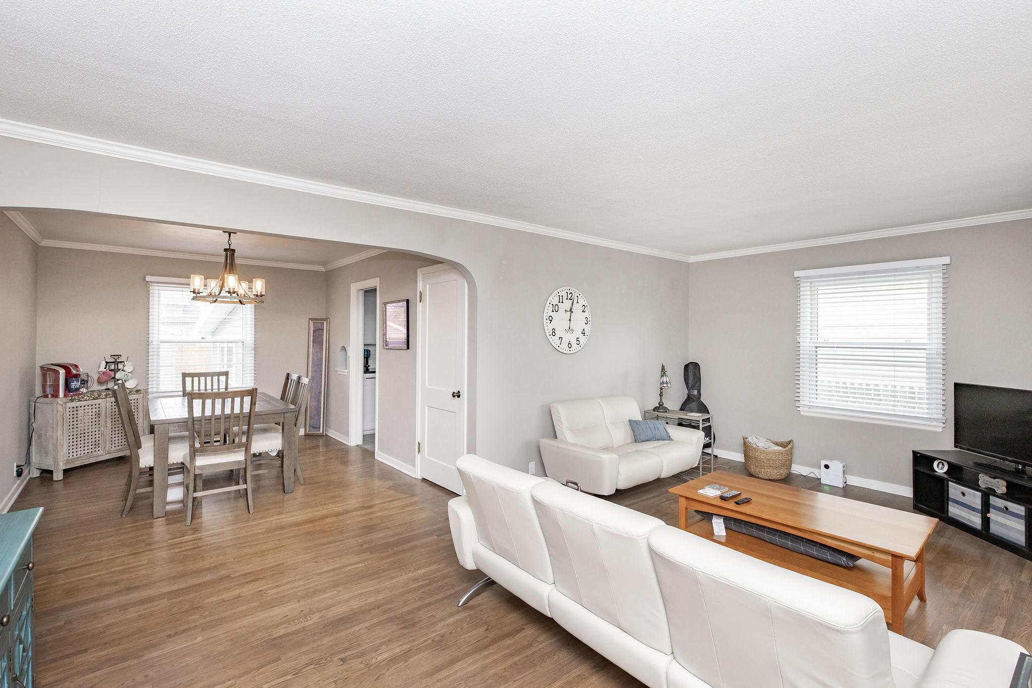 Living Room/Dining
