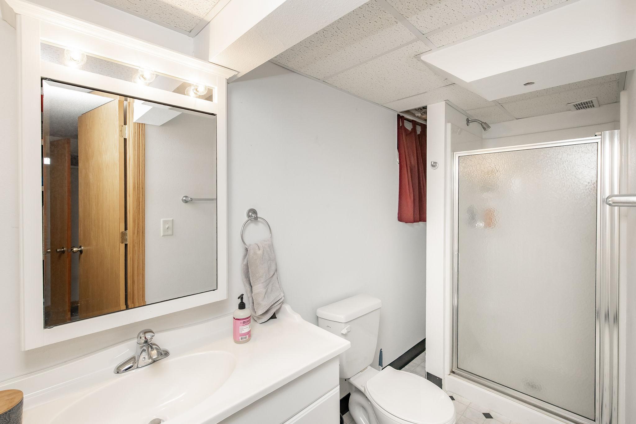 Bathroom 3- en suite to bedroom 4