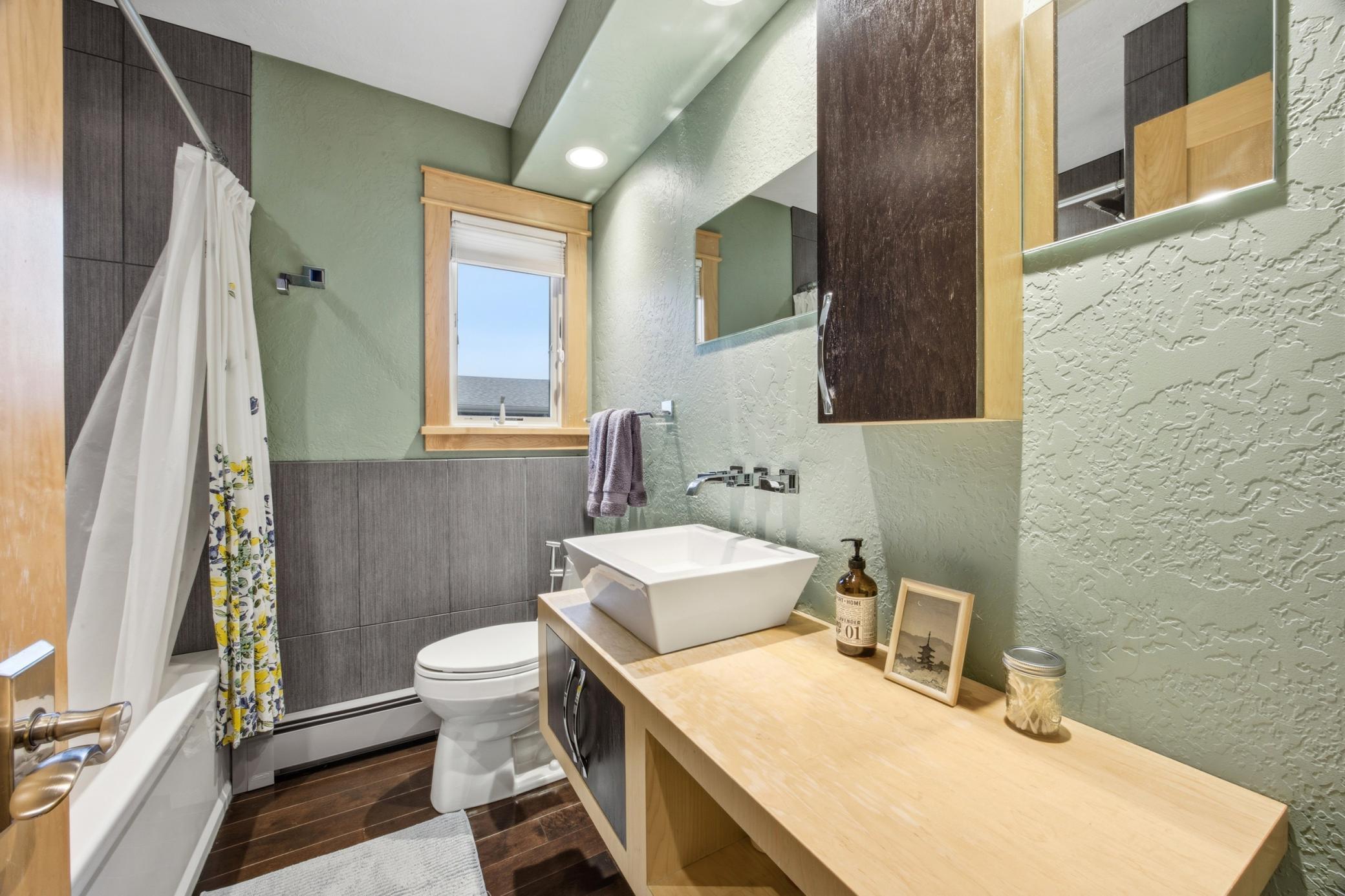 Full Bathroom