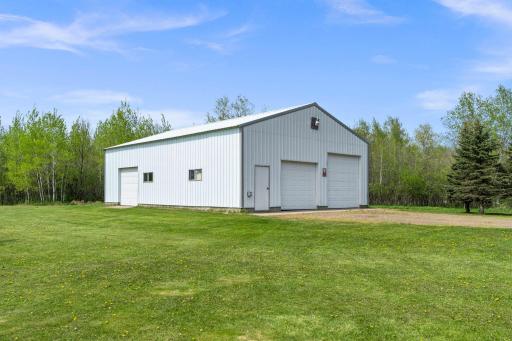 48'x32'x12' Pole shed, new steel roof in 2017