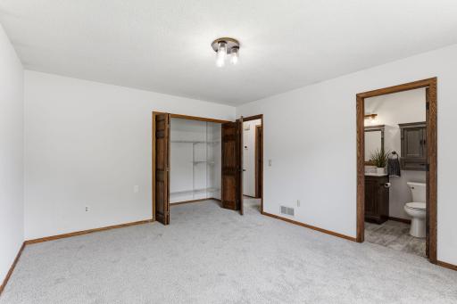 2566 Cochrane Drive, Woodbury, MN 55125