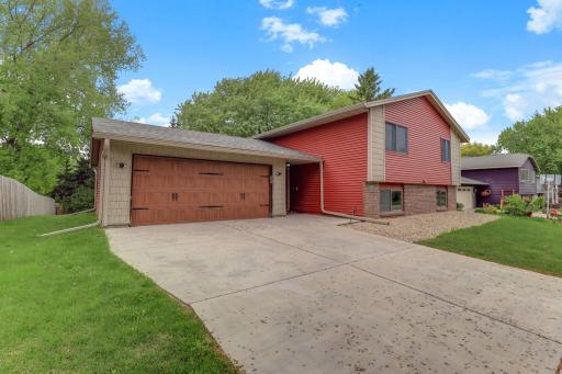 2566 Cochrane Drive, Woodbury, MN 55125