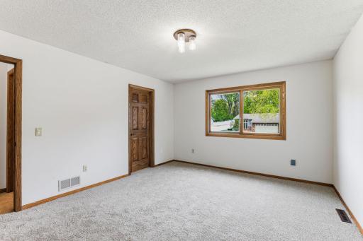 2566 Cochrane Drive, Woodbury, MN 55125