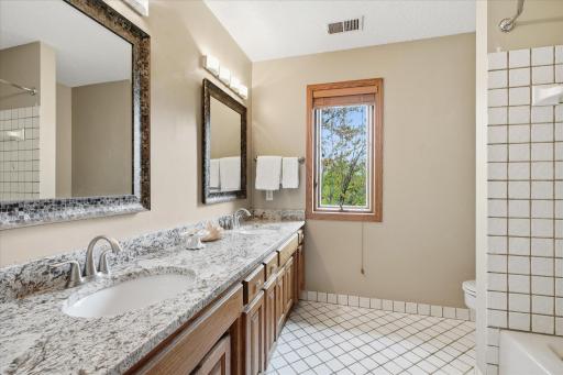 57-2500 Highland View Avenue [3026356]- 056.jpg