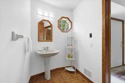 43-2500 Highland View Avenue [3026356]- 042.jpg