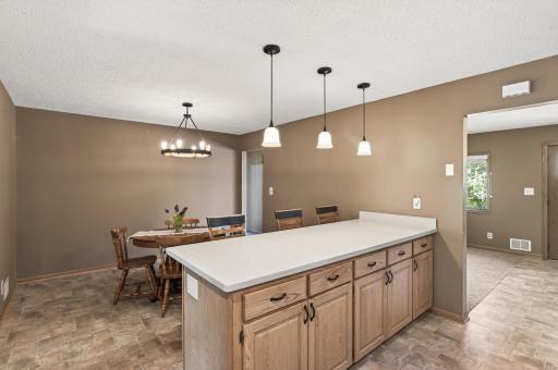 657 Granada Avenue N, Oakdale, MN 55128