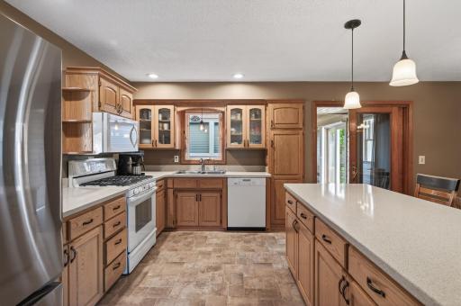 657 Granada Avenue N, Oakdale, MN 55128