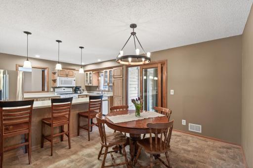 657 Granada Avenue N, Oakdale, MN 55128
