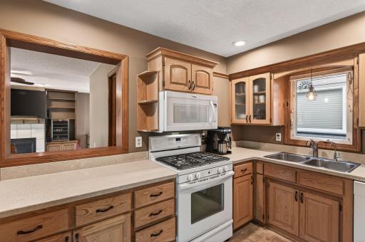 657 Granada Avenue N, Oakdale, MN 55128