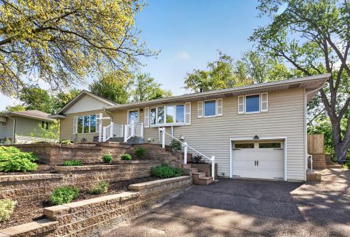 657 Granada Avenue N, Oakdale, MN 55128