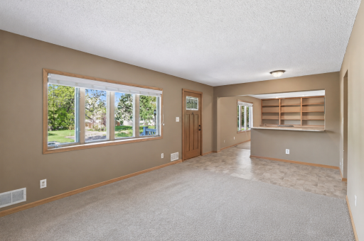 657 Granada Avenue N, Oakdale, MN 55128