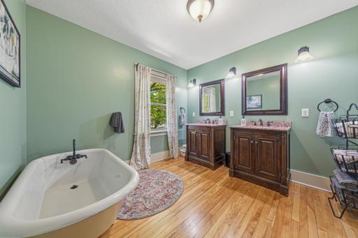 516 6th St SW, Rochester, MN 55902
