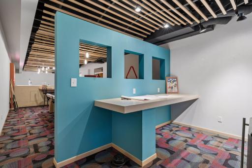 A built-in lower-level workspace offers the perfect space for crafting, hobbies, projects, or a creative studio set up.