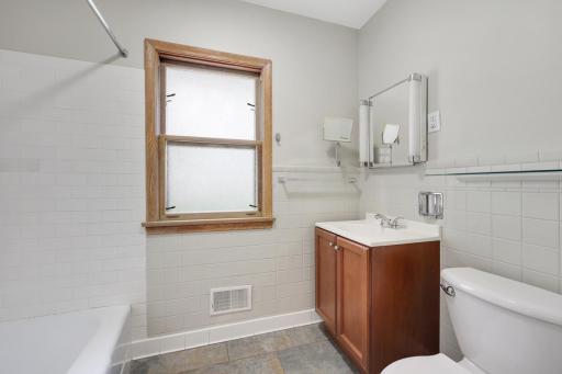 4871 Bald Eagle Avenue, Saint Paul, MN 55110