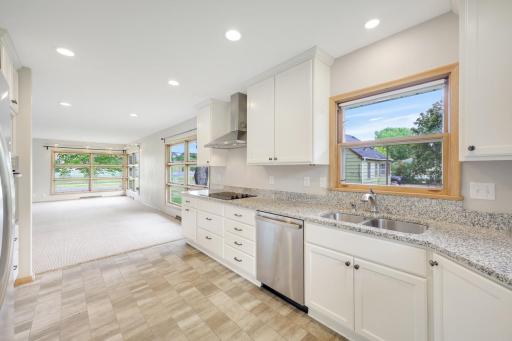 4871 Bald Eagle Avenue, Saint Paul, MN 55110