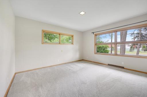 4871 Bald Eagle Avenue, Saint Paul, MN 55110