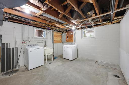 4871 Bald Eagle Avenue, Saint Paul, MN 55110