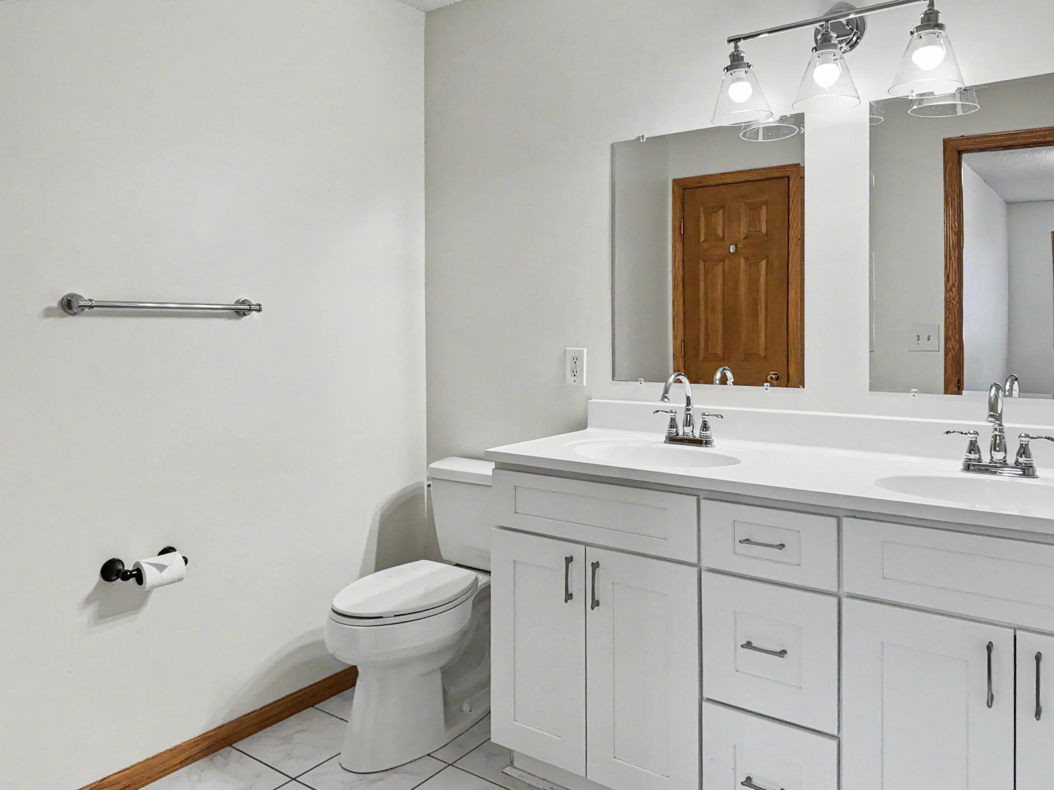 2nd Level full bathroom