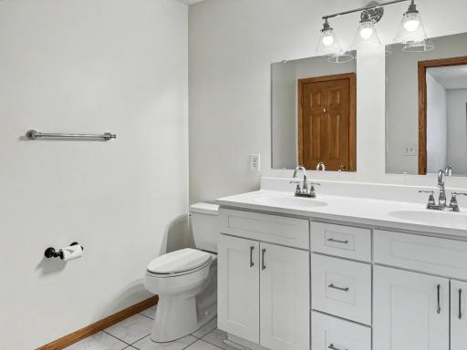 665 Kingfisher Lane, E, Woodbury, MN 55125