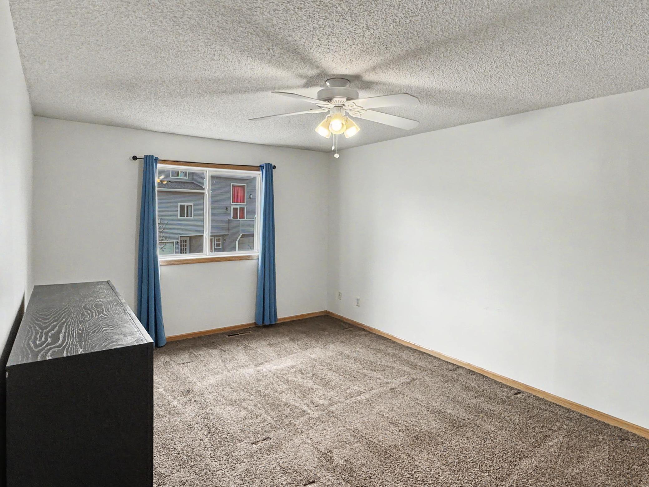 Extra large primary bedroom with ceiling fan