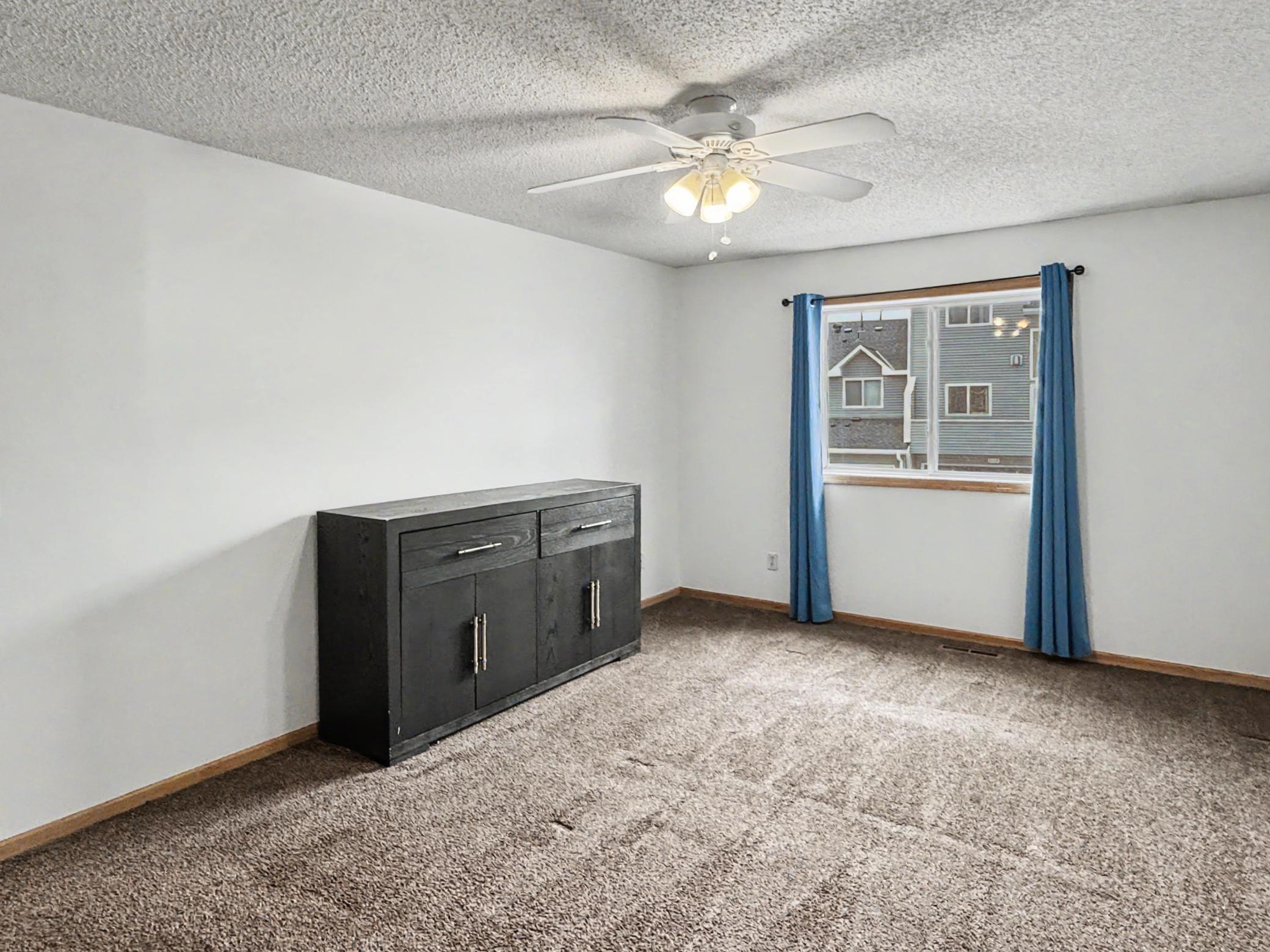 Extra large primary bedroom with ceiling fan